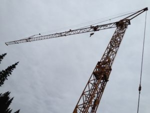 ein-unterdreher-baukran-von-unten